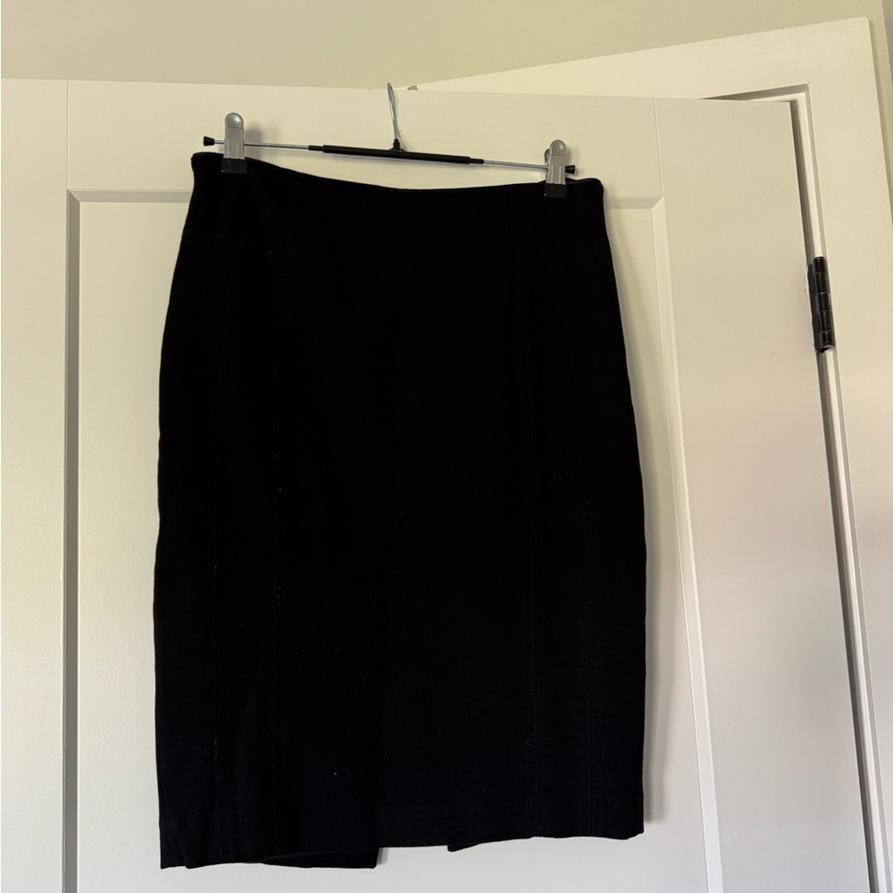 White House Black Market Classic Black Pencil Skirt w/ Subtle Seam Details Sz 8P